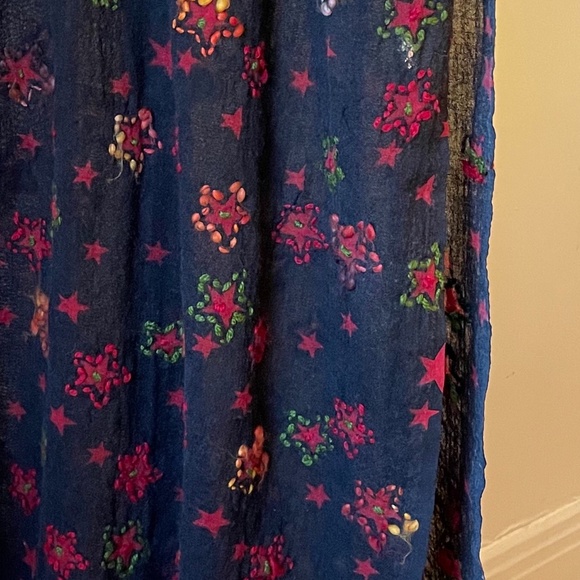 Vintage Indian cashmere oversized floral back red and green scarf - Picture 3 of 8